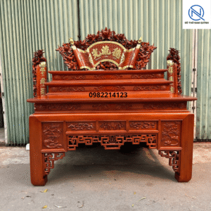 Bộ bàn thờ tam cấp và cuốn thư câu đối gỗ hương giá bình dân tại Đồ Thờ Nam Quỳnh