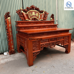 Bộ bàn thờ tam cấp và cuốn thư câu đối gỗ hương giá bình dân tại Đồ Thờ Nam Quỳnh